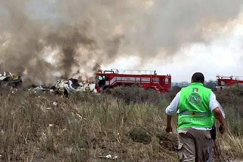 NAHAS PESAWAT: Gambar di tempat kejadian yang dimuat naik ke media sosial.