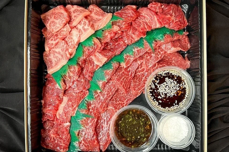 Set ‘Wagyu Yakiniku’, dijual pada harga $88, dengan pelbagai potongan wagyu premium, lengkap dengan sos pencecah dan perasa.