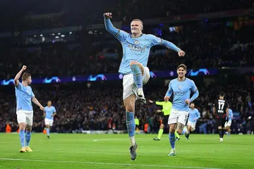 SENTUHAN CEMERLANG: Bintang penyerang City, Erling Haaland (atas), yang menjadi pemain ketiga dalam sejarah Liga Juara-Juara Eropah untuk menjaringkan lima gol dalam satu perlawanan, meraikan gol kelimanya. - Foto REUTERS