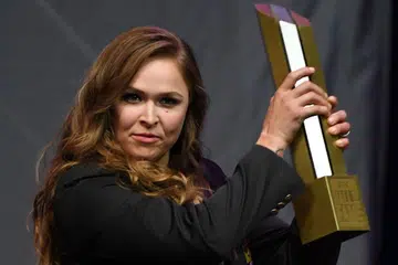 HAMPIR TAMATKAN NYAWA: Akibat tewas dalam pertandingan kejuaraan Ultimate Fighting Championship (UFC), Ronda Rousey pernah terfikir untuk bunuh diri. - Foto AFP