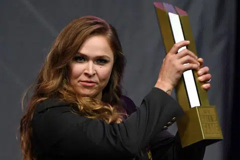 HAMPIR TAMATKAN NYAWA: Akibat tewas dalam pertandingan kejuaraan Ultimate Fighting Championship (UFC), Ronda Rousey pernah terfikir untuk bunuh diri. - Foto AFP