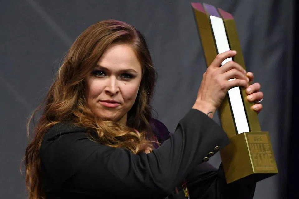 HAMPIR TAMATKAN NYAWA: Akibat tewas dalam pertandingan kejuaraan Ultimate Fighting Championship (UFC), Ronda Rousey pernah terfikir untuk bunuh diri. - Foto AFP