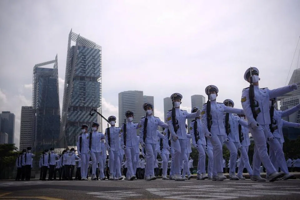 Kontinjen perbarisan dari Angkatan Laut Repbulik Singapura semasa latihan perbarisan NDP di Padang pada 26 Julai.