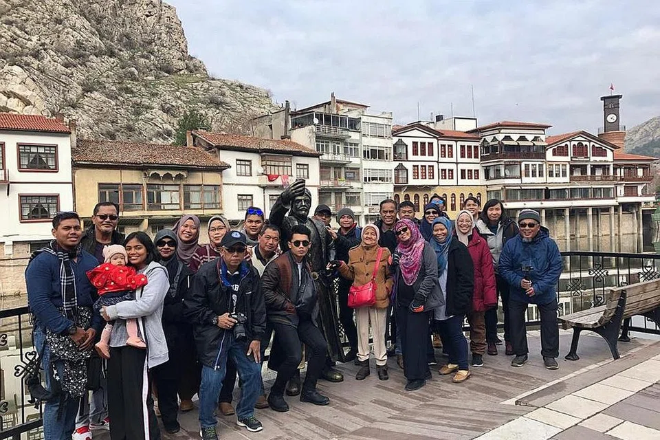 IKUTI PAKEJ: Syarikat pelancongan seperti TM Fouzy Travel & Tours giat menganjurkan pakej mengunjungi pelbagai negara di Eropah. - Foto ihsan TM HOLIDAY