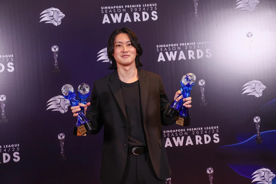 Penyerang Geylang International, Tomoyuki Doi, merangkul tiga anugerah iaitu But Emas, Pemain Terbaik AIA dan anugerah pengiktirafan SPL. Beliau cemerlang sepanjang musim ini dengan menjaringkan 44 gol dalam 31 perlawanan. 