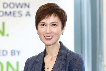 "Kita harus melanjutkan usaha daripada rasa empati dan minat karyawan kerjaya kita, melabur demi membangunkan keupayaan mereka dan menarik lebih banyak bakat... sedang ekonomi disusun semula dan tenaga kerja membuat penyesuaian, peranan karyawan kerjaya menjadi semakin penting. Kita mesti mengiktiraf peranan penting mereka dalam menolong orang lain beralih daripada satu pekerjaan ke pekerjaan lain dengan berjaya." - Menteri Tenaga Manusia merangkap Menteri Kedua Ehwal Dalam Negeri, Cik Josephine Teo (gambar).