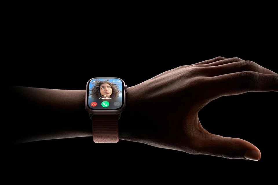 JAM BIJAK: Apple asalnya menghasilkan jam tangan bijak untuk menggantikan telefon bijak namun Apple Watch menjadi popular kerana inovasinya dalam penjejakan kecergasan dan pemantauan kesihatan, serta keupayaannya untuk digunakan dengan peranti Internet lain.