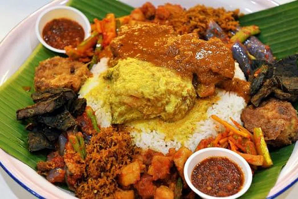 Sedulang nasi ambeng. 