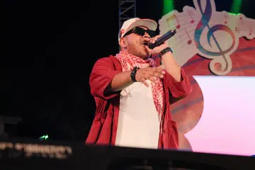 Atrez berpeluang menyanyikan lagu ‘Bujeng’ yang beliau hasilkan bagi Pesta Keroncong Solo 2024 di Pamedan Pura Mangkunegaran di Solo, Indonesia.