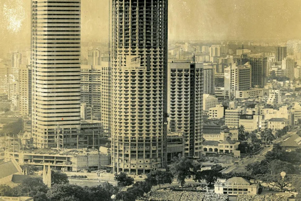 Paparan dari atas kontinjen perarakan di Perbarisan Hari Kebangsaan (NDP) 1984 di Padang pada 9 Ogos.