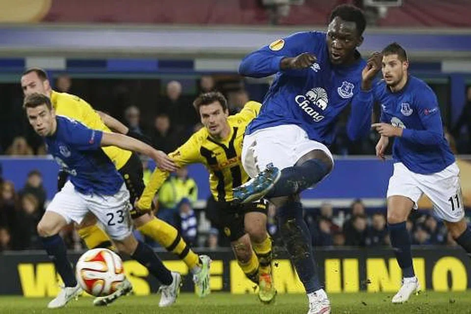 'MESIN' GOL: Romelu Lukaku menjaringkan gol pertama dalam perlawanan dengan Young Boys menerusi tendangan penalti.
