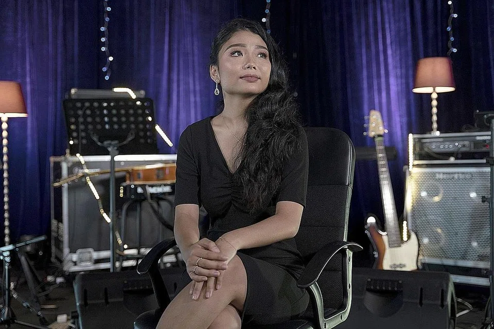 TUNGGU 'CAHAYA AIDILFITRI': Kerana wabak Covid-19 yang melanda, Sarah Adriana rindukan kemeriahan bazar Ramadan dan peluang beraya dengan keluarga di Malaysia. - Foto WISMA GEYLANG SERAI