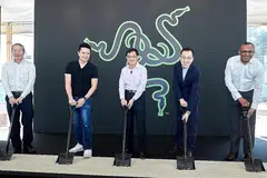 BINA BANGUNAN 'BIJAK': (Dari kiri) CEO JTC, Encik Ng Lang; CEO Razer, Encik Tan Min-Liang; Menteri Kewangan, Encik Heng Swee Keat; Pengerusi EDB, Dr Beh Swan Gin dan Penolong Pengarah Urusan EDB, Encik Kiren Kumar dalam majlis pembetonan HQ Razer di One-North semalam. - Foto RAZER