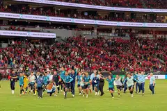 Pasukan bola sepak Singapura meraikan kemenangan 2-1 ke atas Hong Kong di Stadium Kai Tak di Hong Kong pada 18 November yang menjamin kelayakan ke Piala Asia 2027.