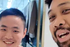Encik Asyraf (kanan) dihampiri oleh seorang lelaki yang tidak dikenali dan hanya perkenalkan dirinya sebagai Encik John, yang memintanya untuk membelikan bola keranjang selepas permintaannya itu ditolak oleh hampir 12 orang lain.