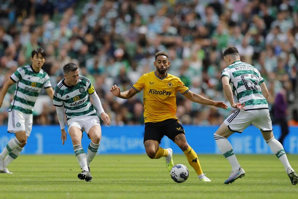 YAKIN DENGAN SKUAD: Matheus Cunha (dua dari kanan) berkata Wolves mempunyai ramai pemain bermutu dan mampu beri kejutan dalam perlawanan menentang pembukaan musim EPL kali ini.