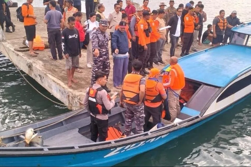 Anggota petugas dari Pejabat Mencari dan Menyelamat (SAR) Mentawai berjaya menemui kesemua 18 penumpang dan anak kapal dalam kejadian kemalangan bot yang melalui laluan Sikakap ke Tuapejat, di Mapinang Utara, Kabupaten Kepulauan Mentawai, Sumatera Barat, pada 15 Julai.
