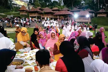 Program Bingkisan Ramadan membawa keceriaan kepada penduduk Islam di Indonesia dengan tajaan berbuka puasa bagi mereka yang memerlukan.