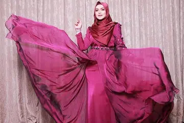 ANGGAP PAK NGAH SEPERTI AYAH: Datuk Seri Siti Nurhaliza hargai setiap tunjuk ajar Pak Ngah dan ingin terus kekalkan usaha memupuk kesedaran dan kecintaan ramai terhadap irama tradisional. - Foto KAKIFOTO