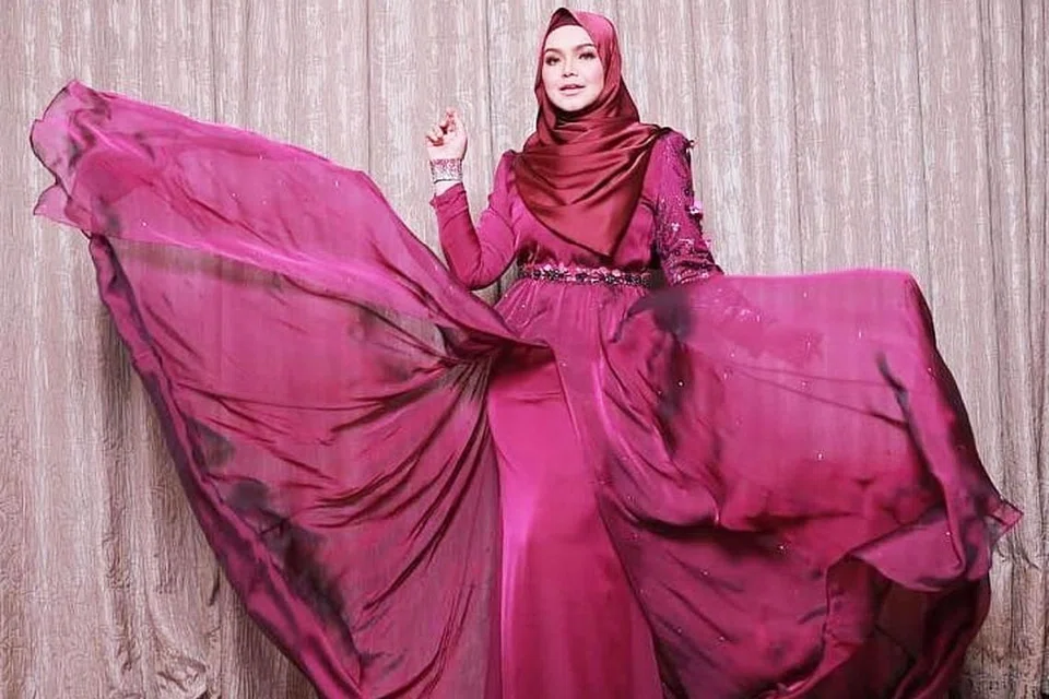 ANGGAP PAK NGAH SEPERTI AYAH: Datuk Seri Siti Nurhaliza hargai setiap tunjuk ajar Pak Ngah dan ingin terus kekalkan usaha memupuk kesedaran dan kecintaan ramai terhadap irama tradisional. - Foto KAKIFOTO