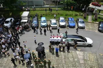 SELAMAT TINGGAL: Keranda yang membawa CFC Lee meninggalkan rumahnya di Jurong East menuju ke Krematorium Mandai.