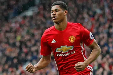BUKTI KEUPAYAAN: Tanpa Zlatan Ibrahimovic, pemain muda Marcus Rashford (atas) membuktikan beliau mampu menerajui tenaga penggempur Manchester United setelah memberi persembahan 'Man of the Match' ketika menentang Chelsea. - Foto REUTERS