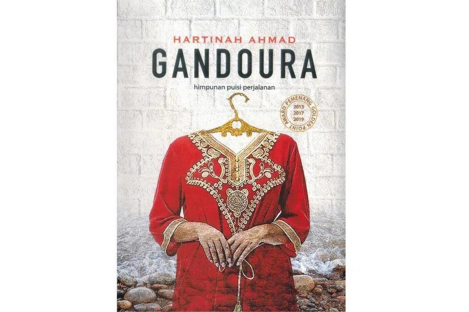'GANDOURA': Tampilkan 55 kuntum puisi perjalanan yang menggambarkan keberanian Cik Hartinah dalam menyuarakan pandangannya. - Foto ihsan CIK HARTINAH AHMAD
