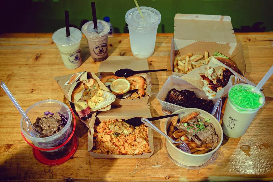 Pelbagai hidangan untuk berbuka puasa.