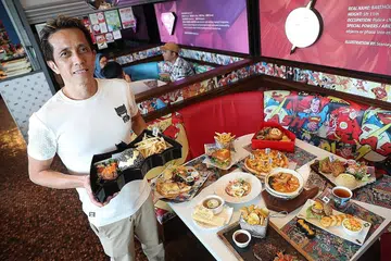 KEPUTUSAN BERAT: Encik John Teo terpaksa menutup perniagaan kafe di Singapura kerana apabila Covid-19 melanda dan tiada pelancong, perniagaannya terjejas teruk. Foto fail ini dirakam pada November tahun lalu.