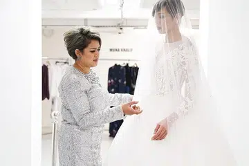 MENYEJAGAT: Cik Fatimah Mohsin (kiri) menyertai London Modest Fashion Week buat pertama kali sebagai usaha memasarkan jenamanya baru-baru ini. - Foto fail