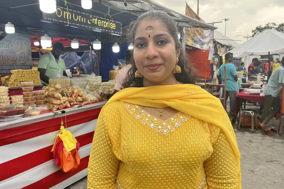 Cik V Amreisini tidak melepaskan peluang untuk ke Batu Caves, di Selangor, setiap kali perayaan Thaipusam bersama kedua ibu bapanya. 
