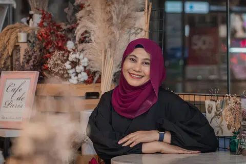 PENGELOLA: Hanim Mohd Saleh, Editor Bersekutu (Kolumnis Kanan), Berita Harian/Berita Minggu. 