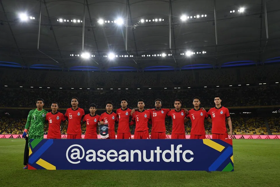 Kesebelasan utama Singapura menentang Malaysia di Stadium Nasional Bukit Jalil. 
