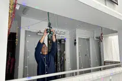 Sepanjang tujuh tahun sejak beliau menetap di Sunshine Gardens, Choa Chu Kang Avenue 5, memang menjadi kebiasaan bagi Encik Muhamad Faizal untuk meriahkan lagi suasana Hari Raya di flatnya dengan memasang hiasan lampu lap-lip.