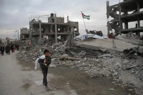 Sehingga 1 Disember 2024, hampir 69 peratus atau 170,812 bangunan di Gaza telah musnah atau rosak akibat pengeboman Israel sejak perang 15 bulan.