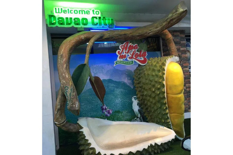 SAMBUTAN MANIS: Salah satu tarikan di Bandar Davao ialah durian di mana pelawat boleh menikmati sajian buah ini di banyak kedai. 