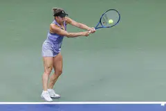 Yulia Putintseva, pemain tenis Kazakhstan, dalam aksinya melawan Jasmine Paolini dari Italy pada hari keenam Terbuka Amerika Syarikat 2024.