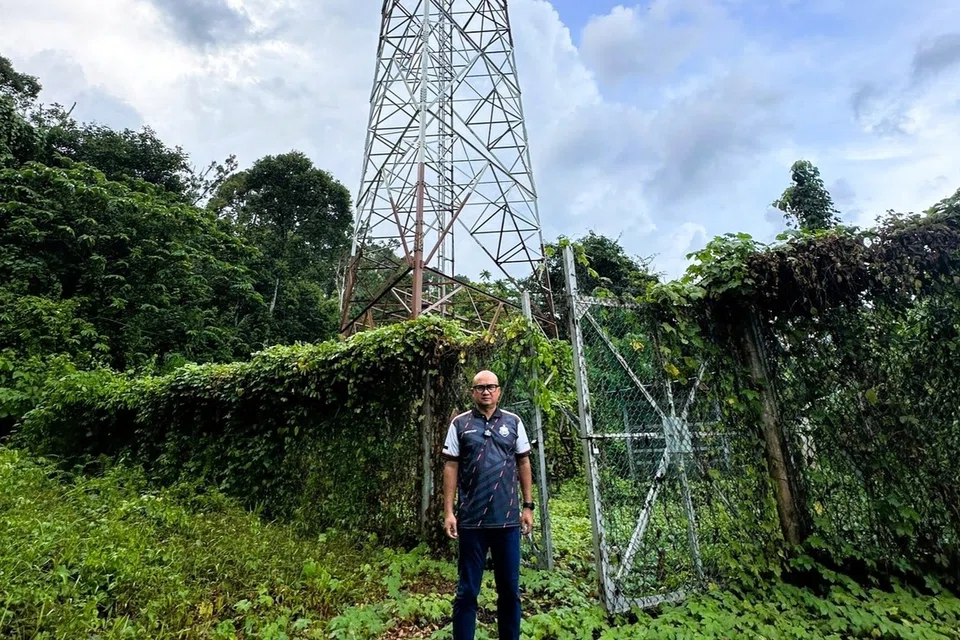 Pengerusi Jawatankuasa Komunikasi dan Multimedia, Belia, Sukan dan Badan-badan Bukan Kerajaan Pahang, Encik Fadzli Mohamad Kamal berkata beliau kesal dengan keadaan menara telekomunikasi di Raub, Pahang.