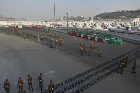 
Pasukan keselamatan Arab Saudi menjalankan rondaan semasa ibadah haji tahunan di Mina, berhampiran kota suci Islam, Makkah pada musim haji 2024.