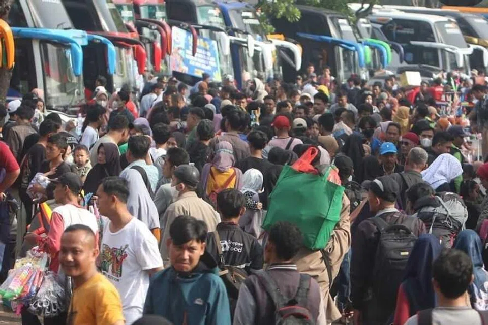 Polis Indonesia akan kerah lebih 89,000 anggota di seluruh negara untuk mengamankan mudik atau gelombang perjalanan percutian tahunan terbesar di dunia ketika berjuta-juta orang kembali ke kampung halaman mereka untuk menyambut Raya.