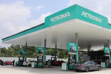 Kerajaan Malaysia akan melaksanakan rasionalisasi subsidi untuk petrol RON95 bermula suku kedua 2025, yang menyaksikan warga asing perlu membayar harga bahan api tidak bersubsidi pada kadar lebih tinggi.
