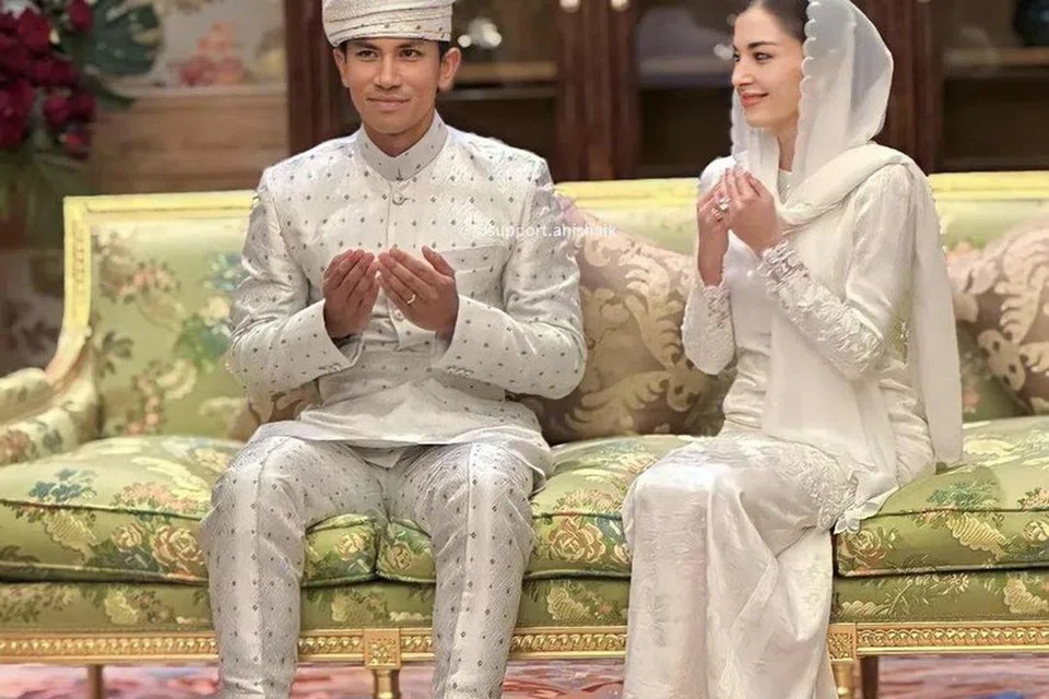 PERNIKAHAN DIRAJA: Pengiran Muda Abdul Mateen Bolkiah dan Cik  Dayang Anisha Rosnah selamat melangsungkan pernikahan di Masjid Sultan Omar Ali Saifuddien pada 11 Januari.