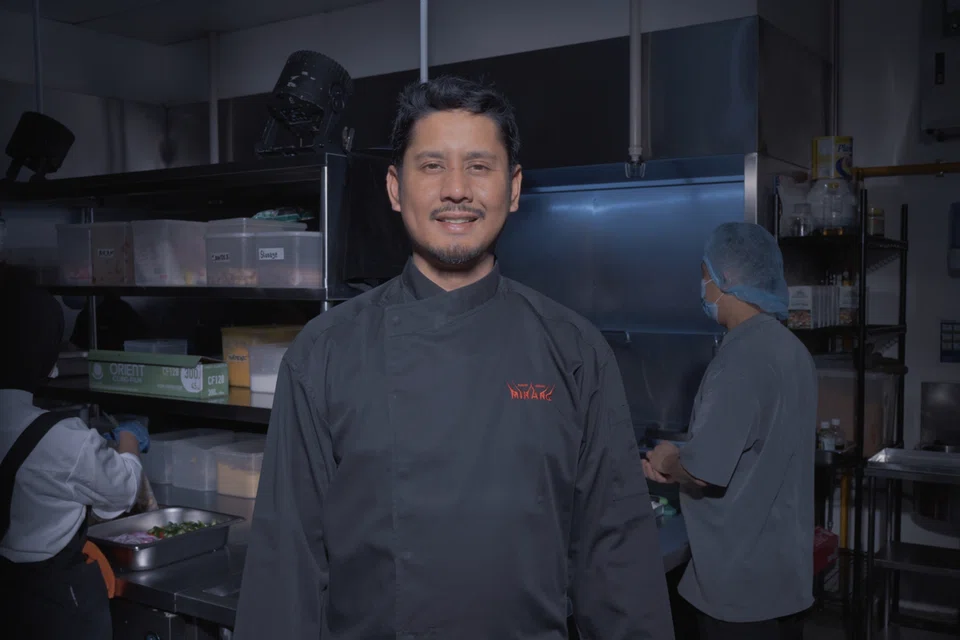 Pengarah urusan dan pemilik generasi ketiga, Rumah Makan Minang, Encik Hazmi Zin, ingin terus mengekalkan keaslian masakan suku bangsa Minangkabau dari Indonesia.