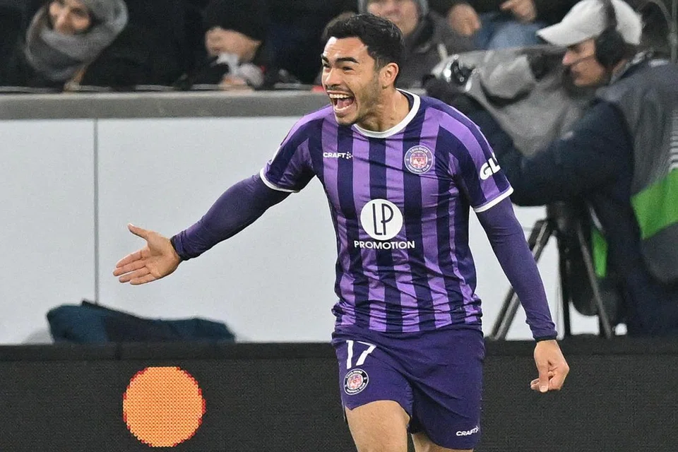 GOL PENTING: Pemain tengah Toulouse, Gabriel Suazo, meraikan gol kemenangan 2-1 Toulouse ke atas Lask Linz. Ini melayakkan Toulouse untuk ke pusingan 16 terakhir Liga Eropah dan bukan Saint-Gilloise.