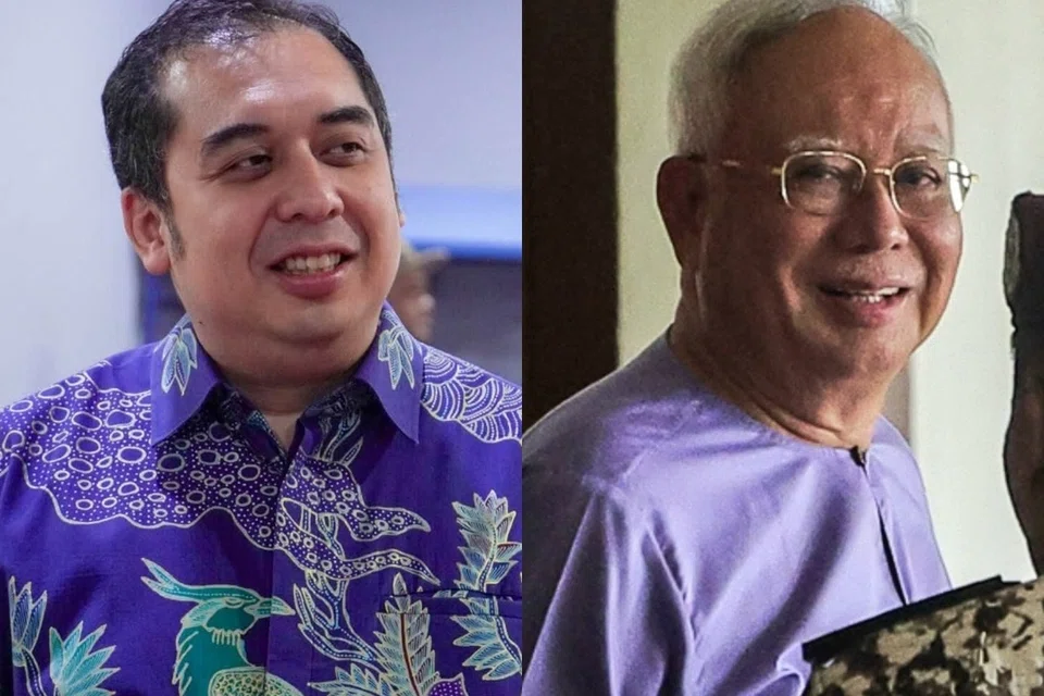 Encik Najib Tun Razak (kanan) dan anaknya, Datuk Mohd Nazifuddin (kiri).