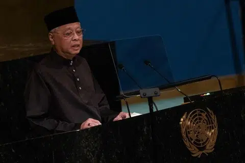 BERADA DI NEW YORK: Datuk Seri Ismail Sabri Yaakob semasa berucap di sidang Perhimpunan Agung PBB di New York pada 23 September lalu. - Foto AFP