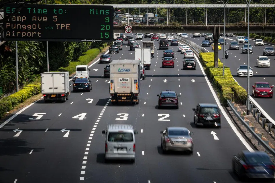 
Sistem Hak Memiliki Kenderaan (COE) telah diperkenalkan pada 1990 untuk menguruskan pertumbuhan dalam jumlah kereta di Singapura.