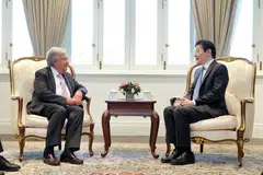 Setiausaha Agung PBB, Encik Antonio Guterres (kiri), bertemu dengan Perdana Menteri, Encik Lawrence Wong, semasa lawatan rasmi beliau ke Singapura dari  31 Ogos hingga 2 September. Ini merupakan lawatan rasmi pertama Encik Guterres ke Singapura sejak menyandang jawatan Setiausaha Agung PBB pada 2017.