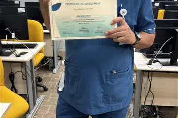 Jururawat Kanan Institut Kesihatan Mental (IMH), Encik Abu Shah Surati, telah berkhidmat dalam bidang kejururawatan psikiatri selama lebih 40 tahun. Sepanjang 20 tahun sebagai Pengajar Klinikal, beliau membimbing lebih 2,000 pelajar kejururawatan. Sumbangannya diiktiraf menerusi Anugerah IMH Star Teachers 2026.