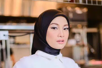 Penyanyi dan pelakon Malaysia, Nabila Razali, dituduh membenarkan ibunya memandu keretanya yang tempoh cukai jalannya sudah tamat dan tiada perlindungan insurans.